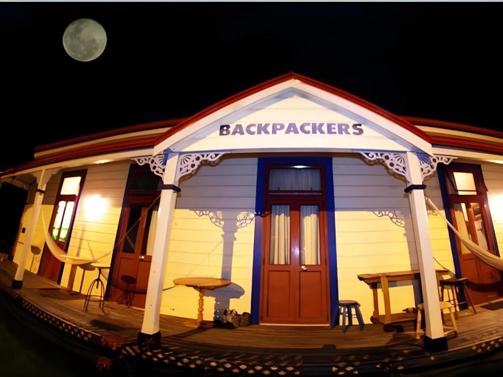 נאפייר Stables Lodge Backpackers מראה חיצוני תמונה