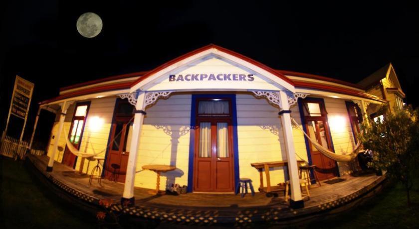 נאפייר Stables Lodge Backpackers מראה חיצוני תמונה