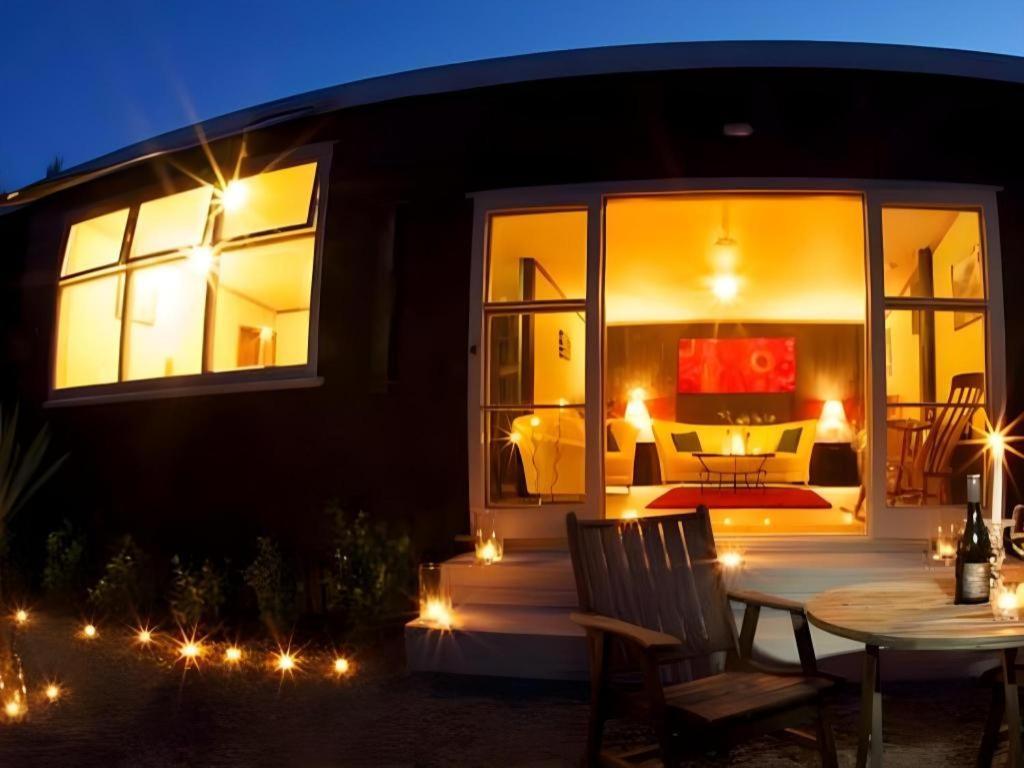 נאפייר Stables Lodge Backpackers מראה חיצוני תמונה