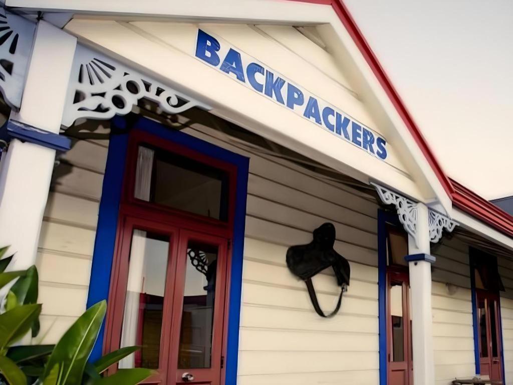 נאפייר Stables Lodge Backpackers מראה חיצוני תמונה