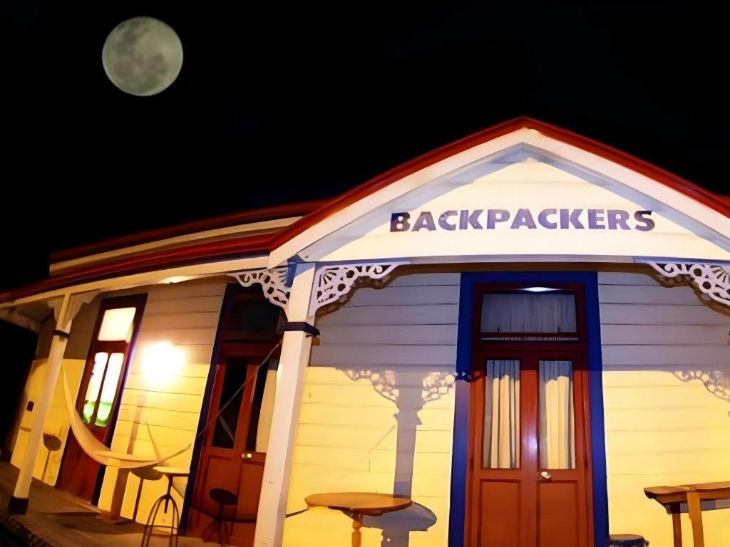 נאפייר Stables Lodge Backpackers מראה חיצוני תמונה