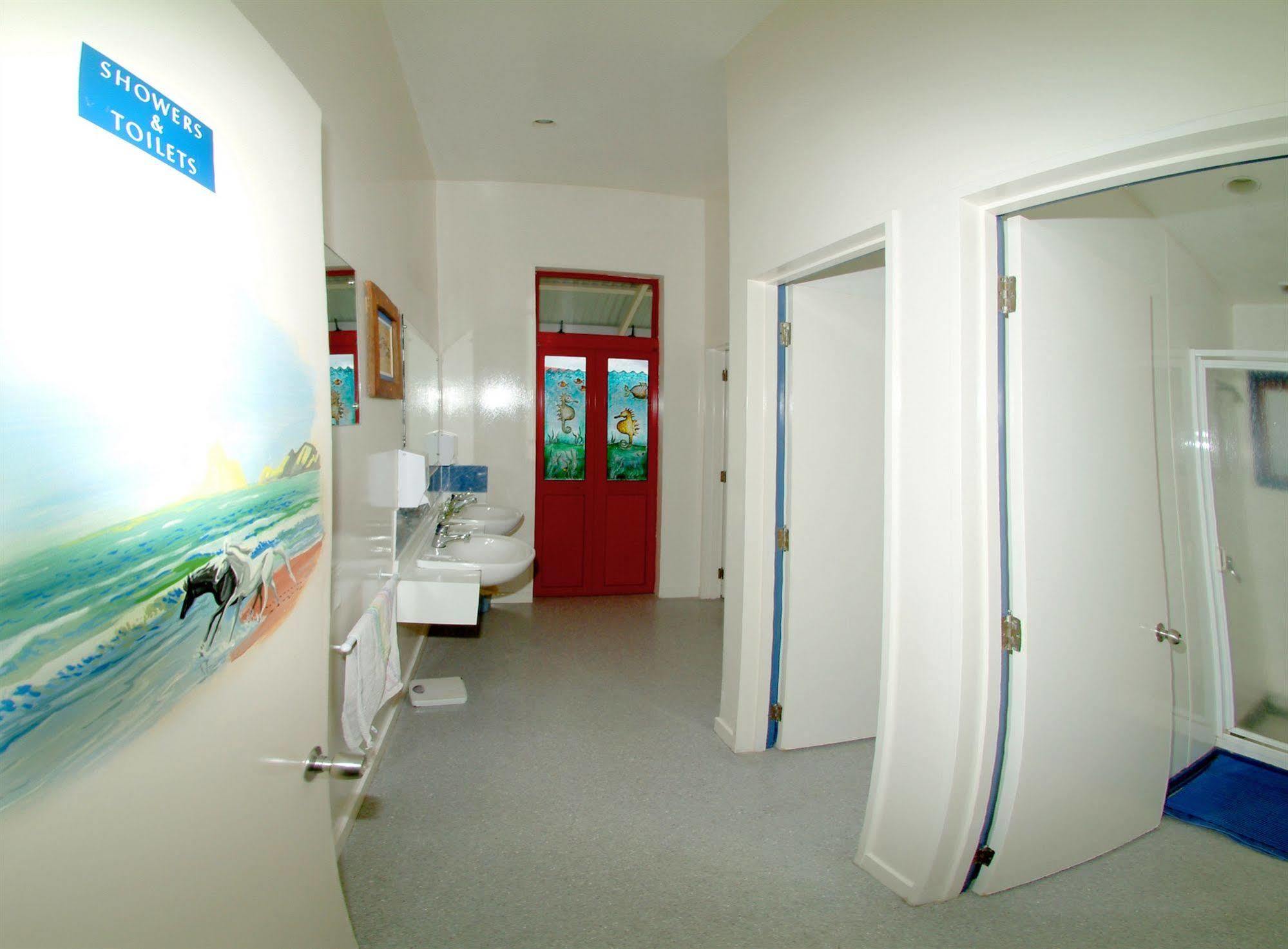 נאפייר Stables Lodge Backpackers מראה חיצוני תמונה