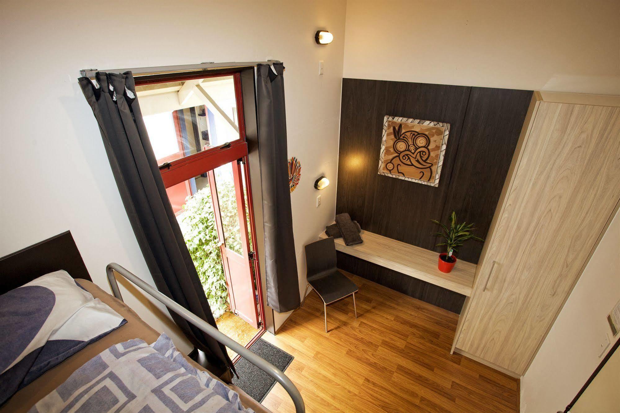 נאפייר Stables Lodge Backpackers מראה חיצוני תמונה