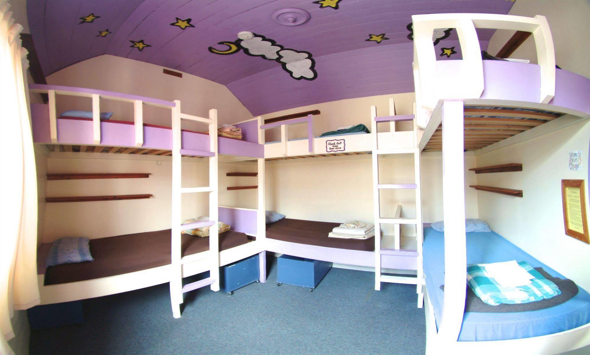 נאפייר Stables Lodge Backpackers מראה חיצוני תמונה